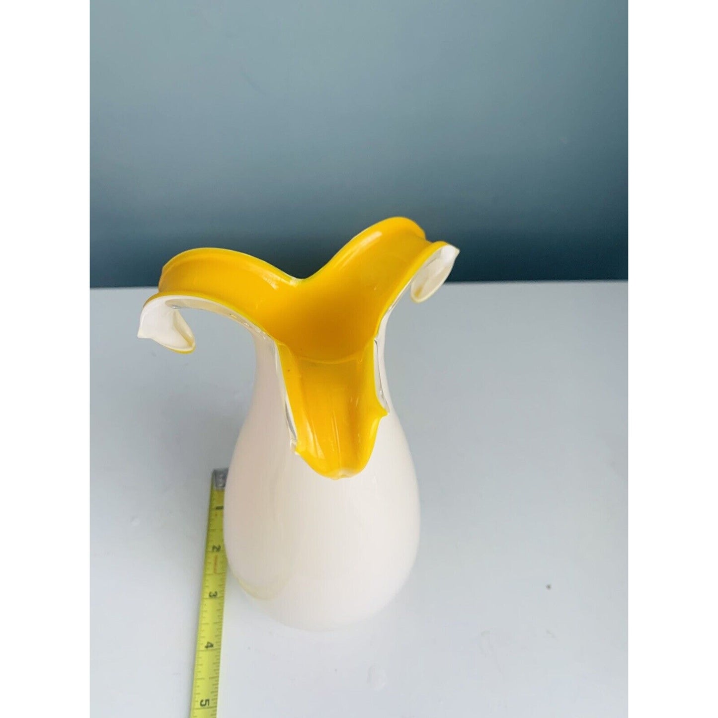Gorgeous Design Cased Glass Vase White Yellow Petals Flower Floral Home Decor