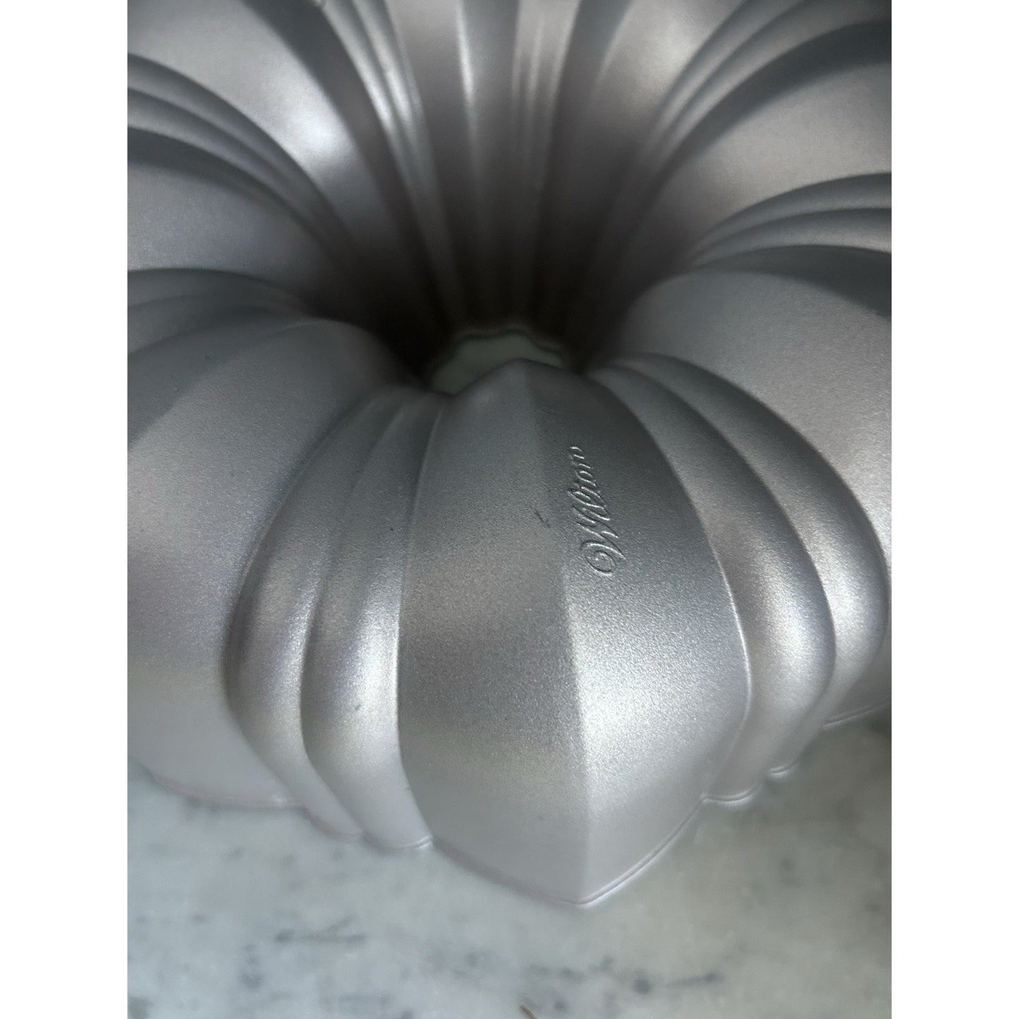 Vintage Wilton Fluted Bundt Cake Pan 10.5" Cast Aluminum Bronze In Color New