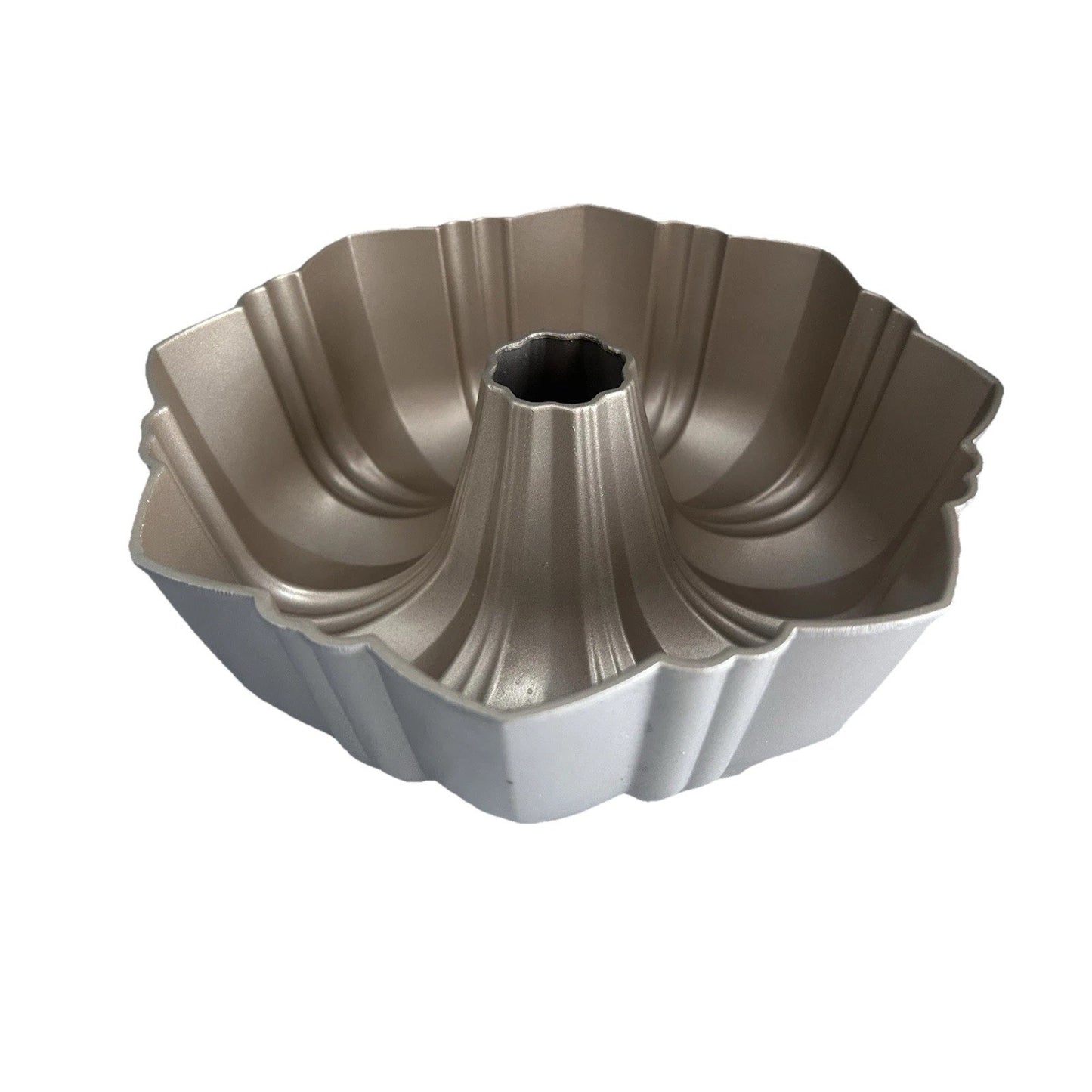 Vintage Wilton Fluted Bundt Cake Pan 10.5" Cast Aluminum Bronze In Color New