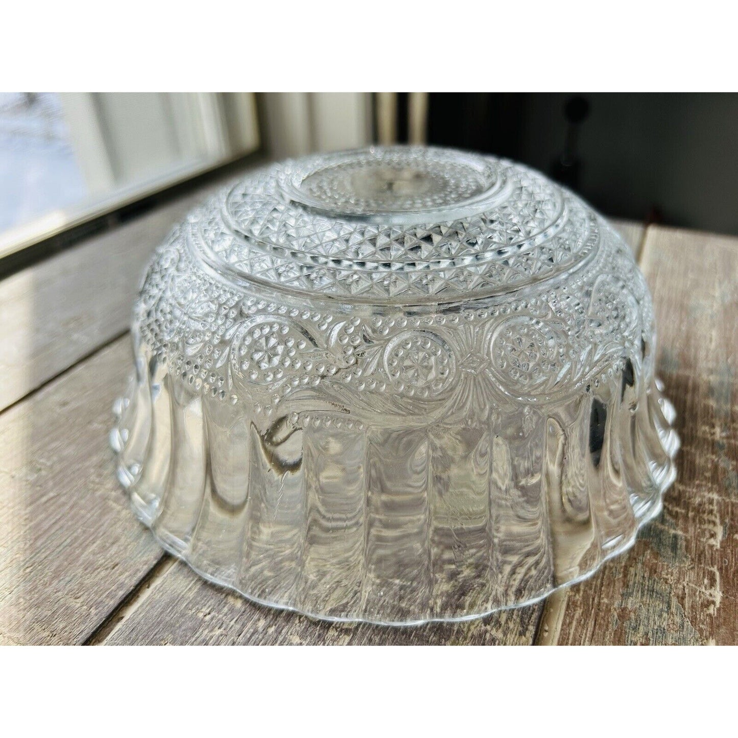 KIG Malaysia Fleur de Lis Pressed 7 1/4” Glass Trellis Serving Bowl Fluted Edges
