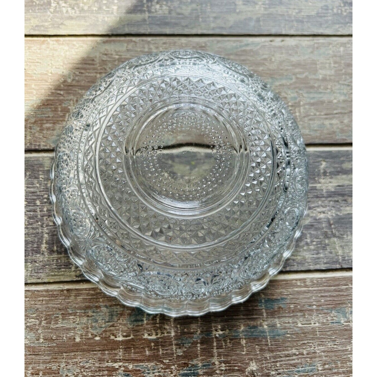 KIG Malaysia Fleur de Lis Pressed 7 1/4” Glass Trellis Serving Bowl Fluted Edges