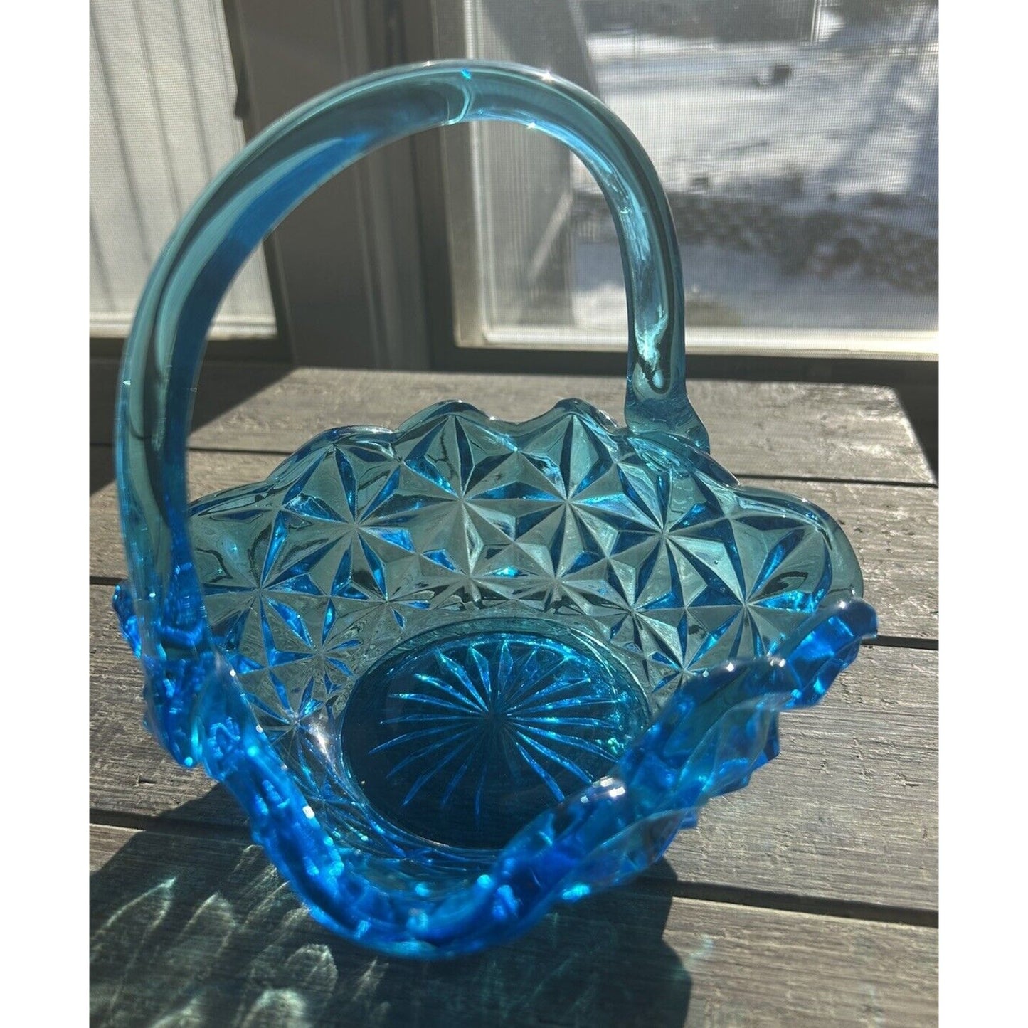 EUC Vintage Indiana Glass Monticello Aqua Blue Basket Handle 7" Easter Gift Art