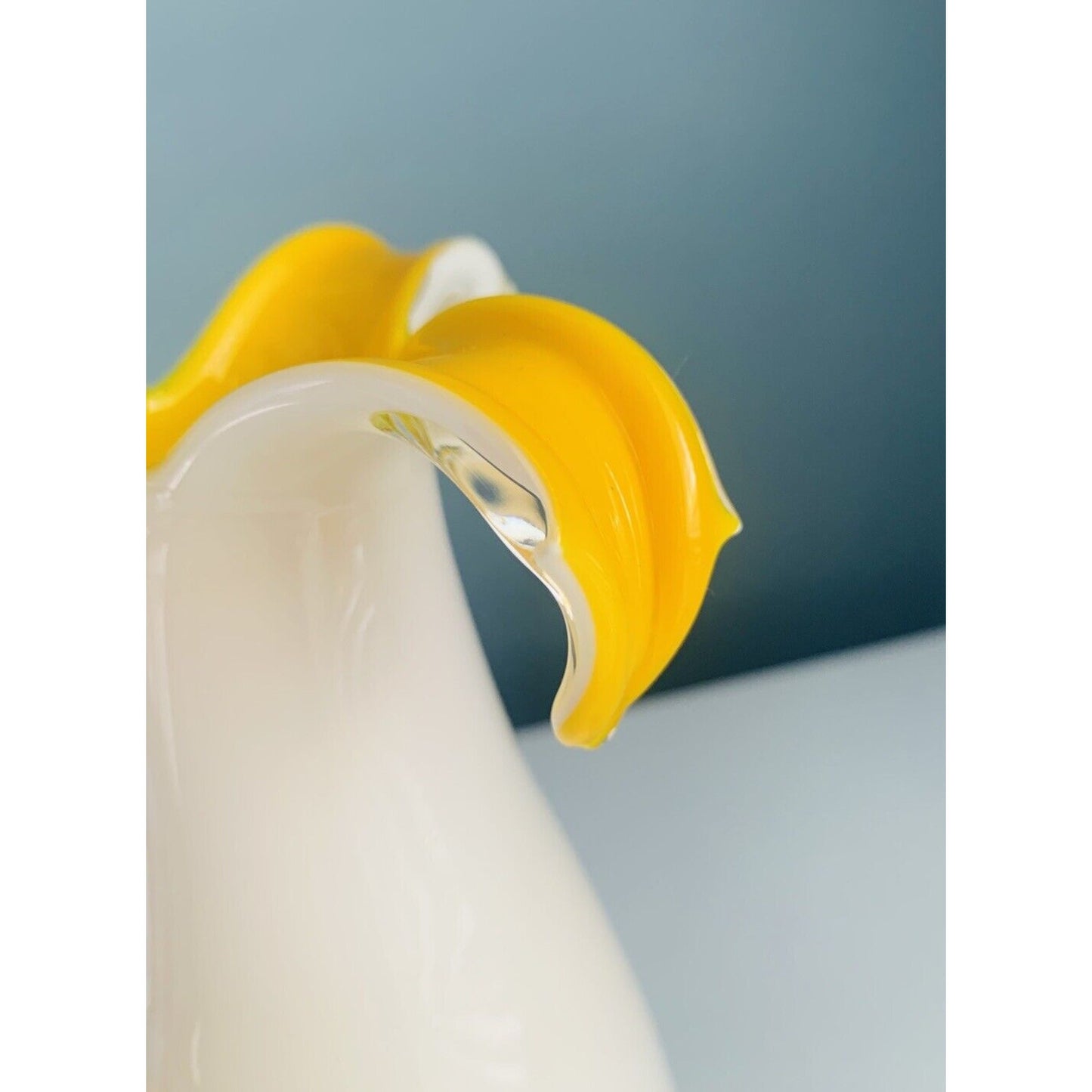 Gorgeous Design Cased Glass Vase White Yellow Petals Flower Floral Home Decor