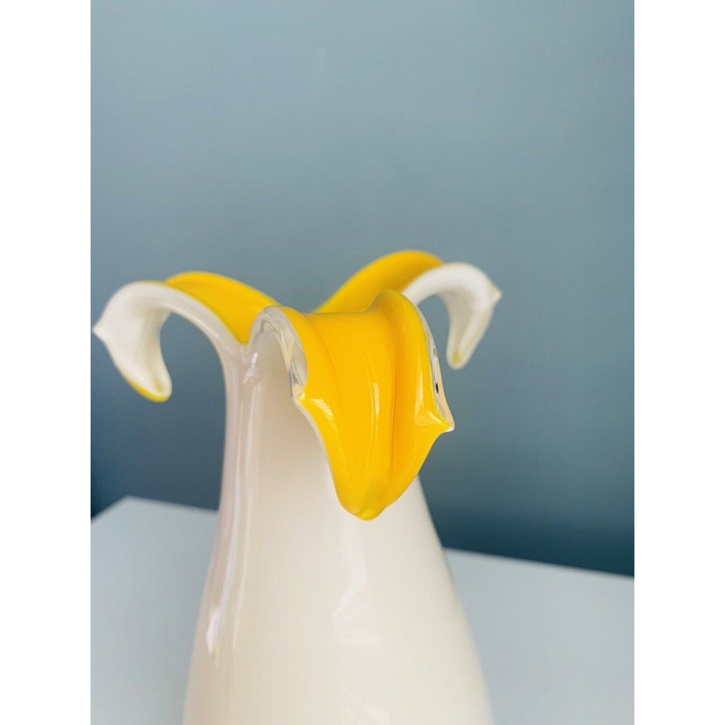Gorgeous Design Cased Glass Vase White Yellow Petals Flower Floral Home Decor
