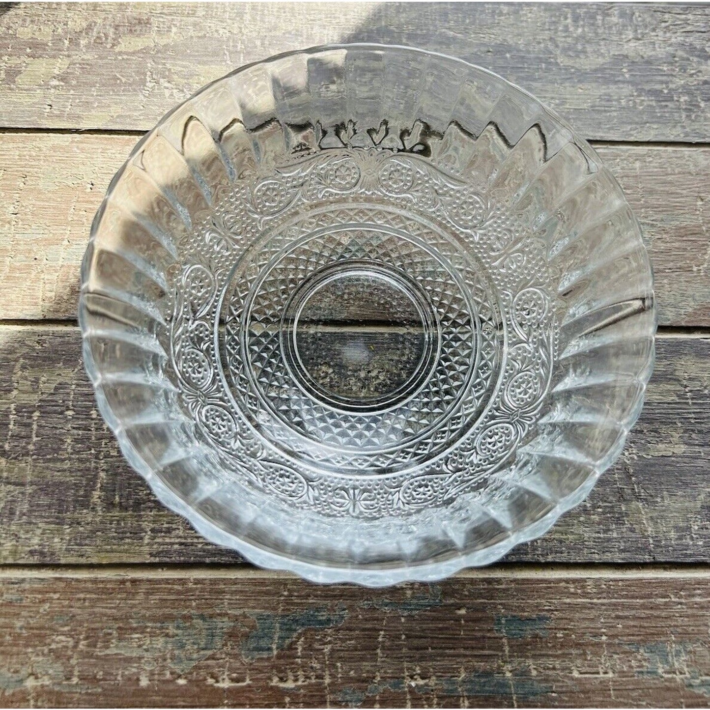 KIG Malaysia Fleur de Lis Pressed 7 1/4” Glass Trellis Serving Bowl Fluted Edges