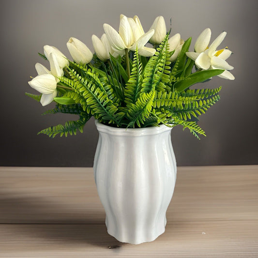 9 1/4” Tall White Vase Vintage WCL Scalloped Home Decor Table Centerpiece Entry