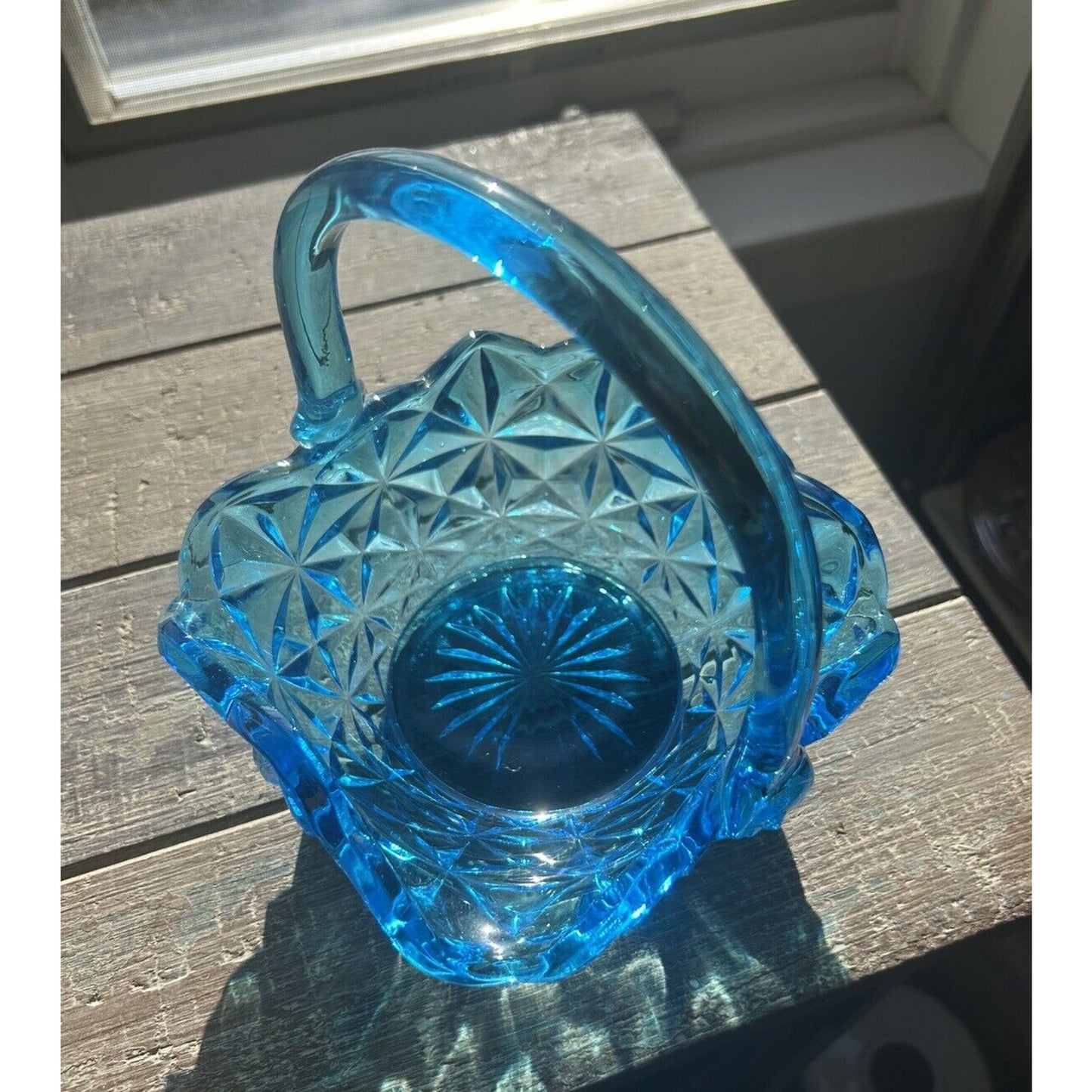 EUC Vintage Indiana Glass Monticello Aqua Blue Basket Handle 7" Easter Gift Art
