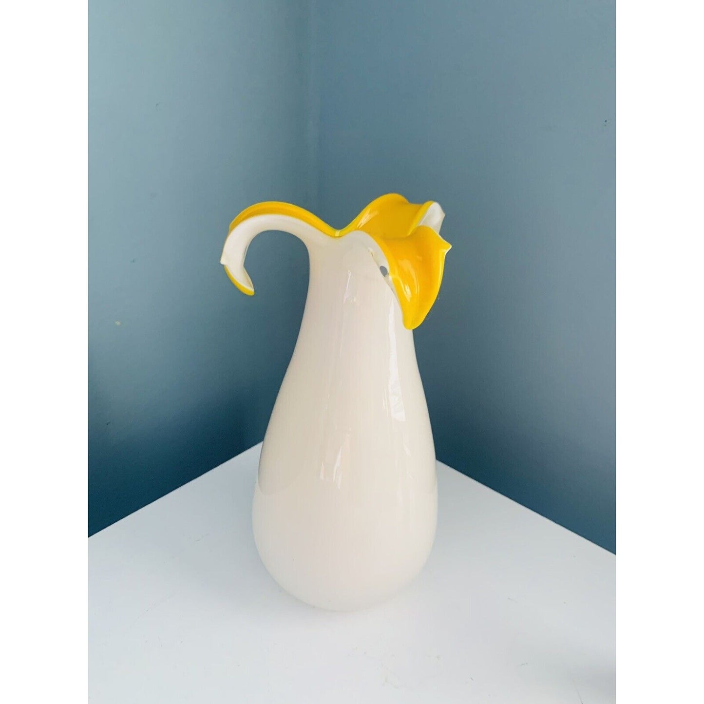 Gorgeous Design Cased Glass Vase White Yellow Petals Flower Floral Home Decor