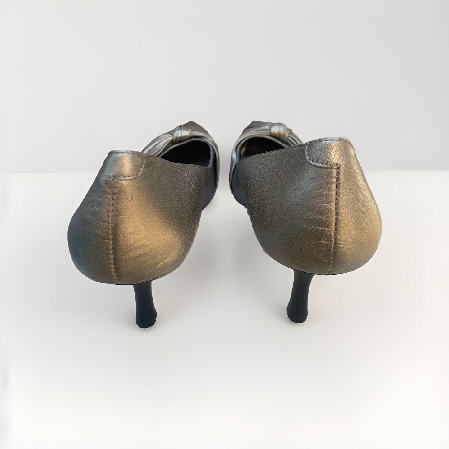 Marc Fisher Women's Size 8.5 Leather Pointed Toe Slip On Heels Bow